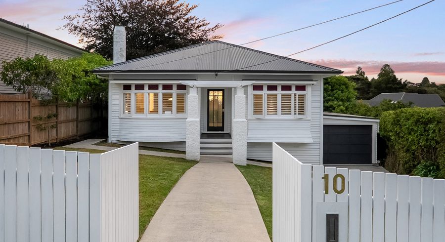  at 10 Le Roy Terrace, Birkenhead, Auckland