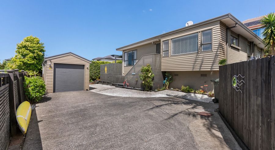  at 2/36 Browns Bay Road, Rothesay Bay, North Shore City, Auckland