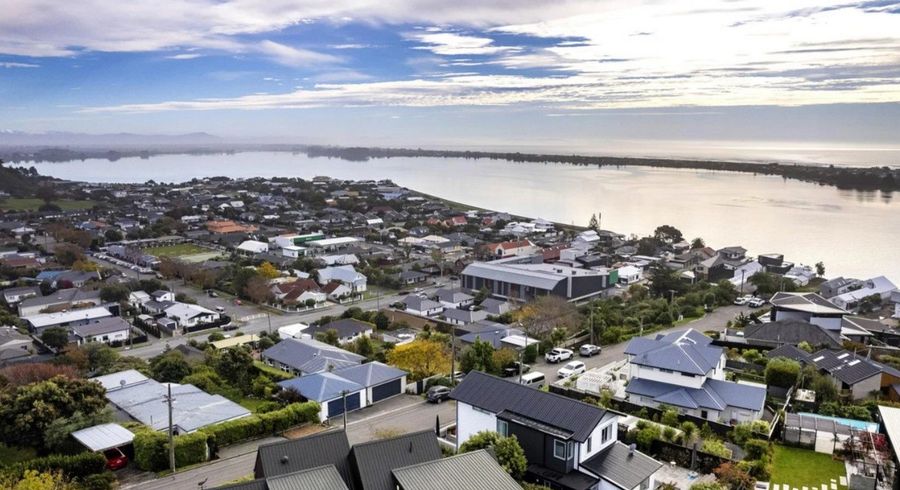  at 17 Moncks Spur Road, Redcliffs, Christchurch City, Canterbury