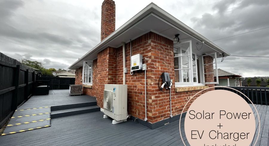  at 8 Daytona Road, Henderson, Waitakere City, Auckland