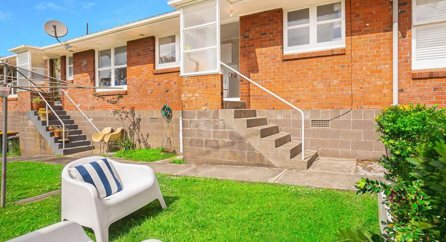  at 2/38 Jutland Road, Hauraki, North Shore City, Auckland