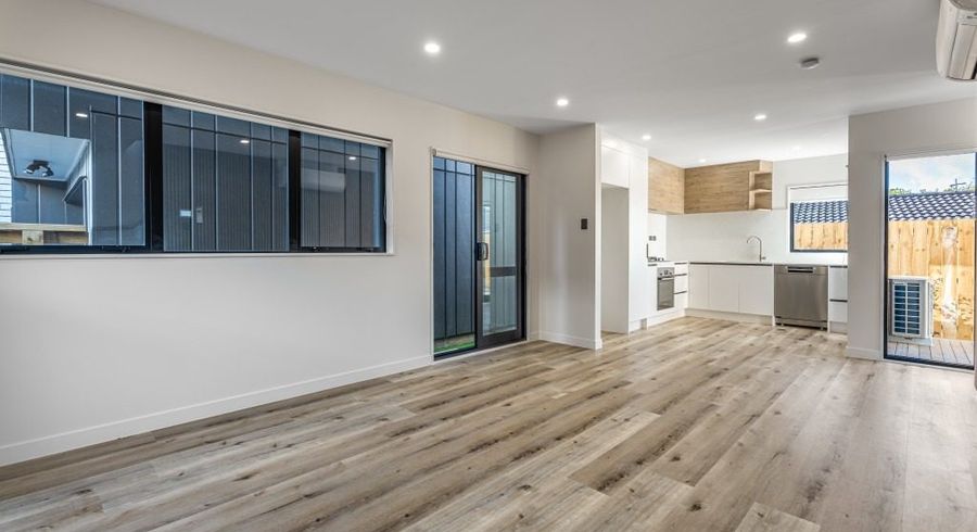  at 98E Royal Road, Massey, Waitakere City, Auckland