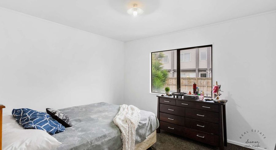 at 2/23 Marr Road, Manukau, Manukau City, Auckland