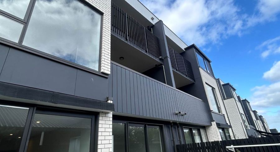  at 2/16 Treasure Lane, Te Atatu South, Waitakere City, Auckland