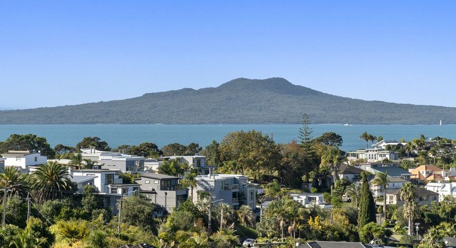  at 7B Peter Terrace, Castor Bay, Auckland
