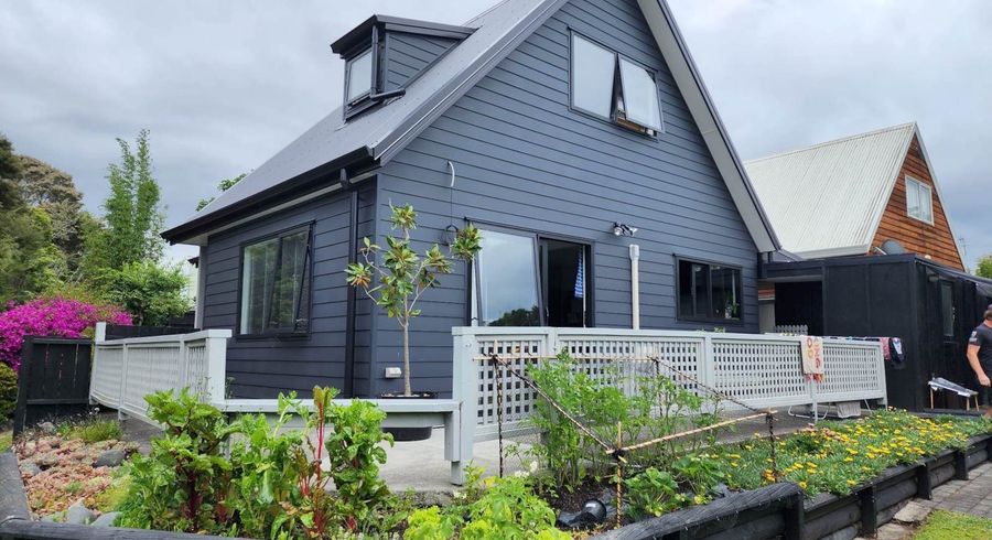  at 25 Caspian Close, New Lynn, Waitakere City, Auckland