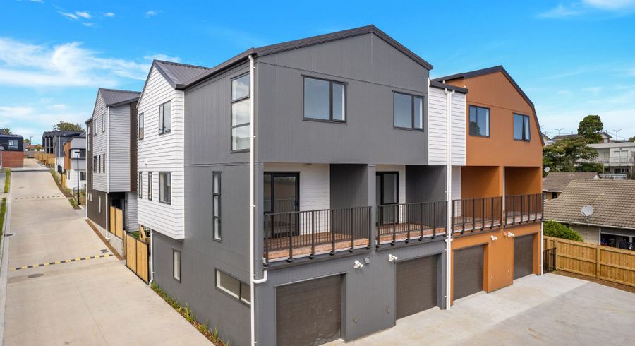  at 3-Bed/250-252 Great North Road, Henderson, Waitakere City, Auckland