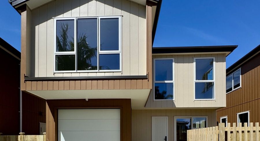  at 2/118 Pigeon Mountain Road, Half Moon Bay, Manukau City, Auckland