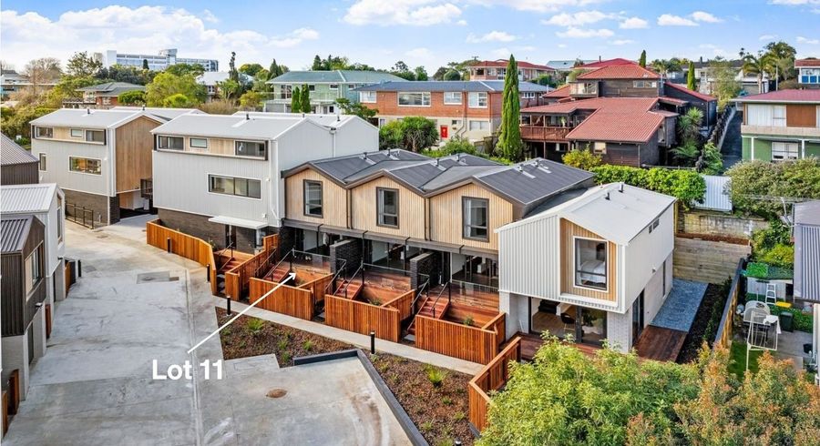  at 11/98-100 Walker Road, Point Chevalier, Auckland City, Auckland