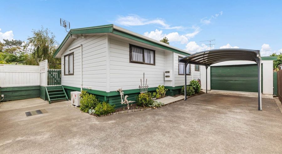  at 2/6 Oakmont Place, Wattle Downs, Manukau City, Auckland