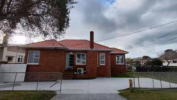  at 52  Old lake Road, Devonport, North Shore City, Auckland