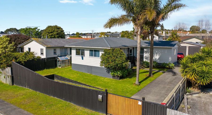  at 4 Katrina Place, Massey, Auckland