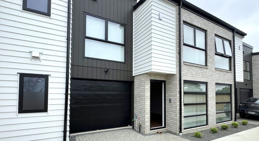  at 2/30 Wellesley Road, Mangere Bridge, Manukau City, Auckland