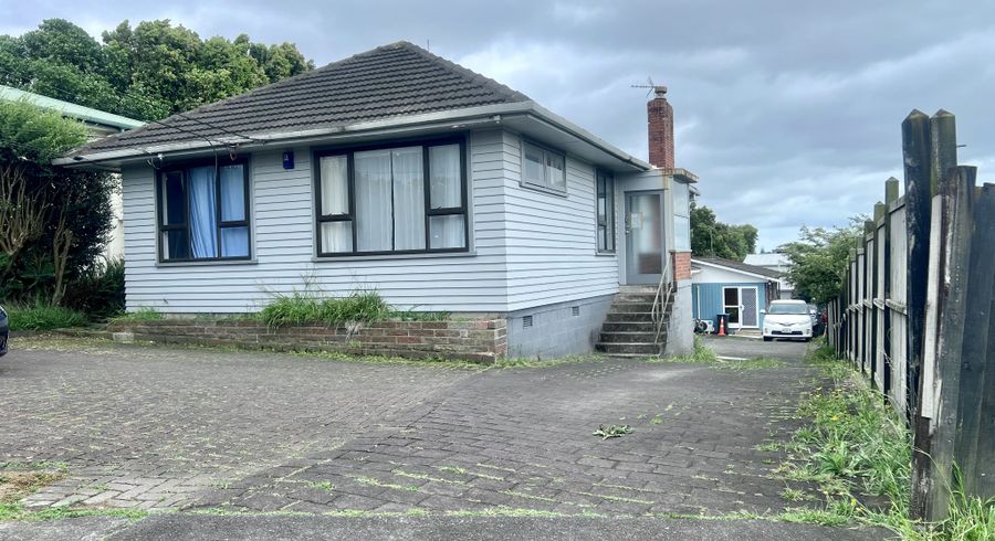  at 195 White Swan Road, Mount Roskill, Auckland City, Auckland