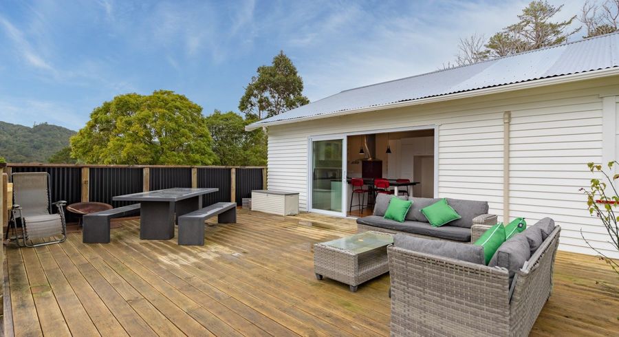  at 6 Avro Road, Blue Mountains, Upper Hutt