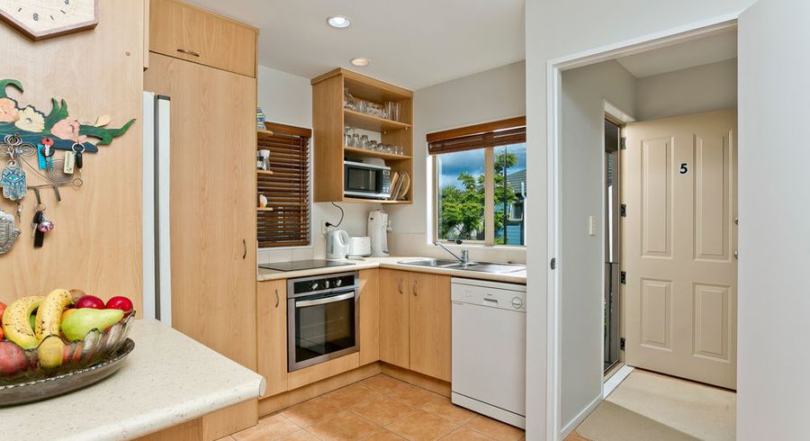  at 5/9 Sunnydale Place, Oteha, Auckland