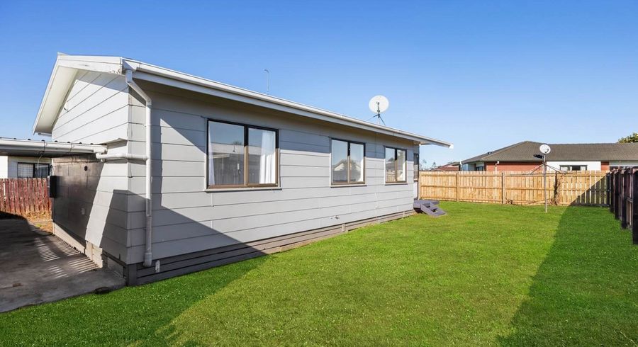  at 2/5 Volta Place, Clendon Park, Auckland