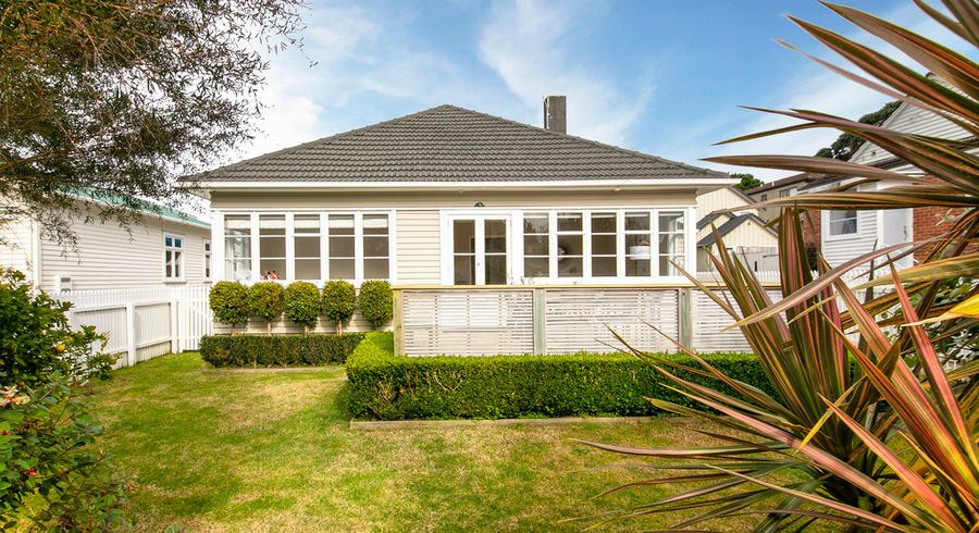  at 8 Moata Road, One Tree Hill, Auckland