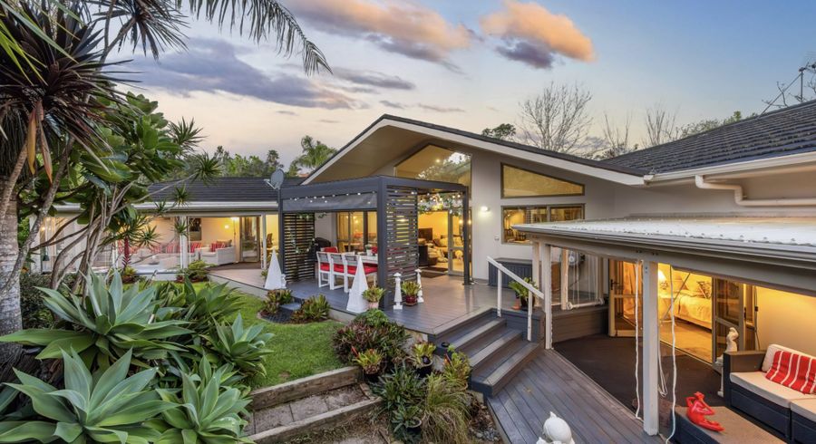  at 18 Oakford Park Crescent, Greenhithe, North Shore City, Auckland