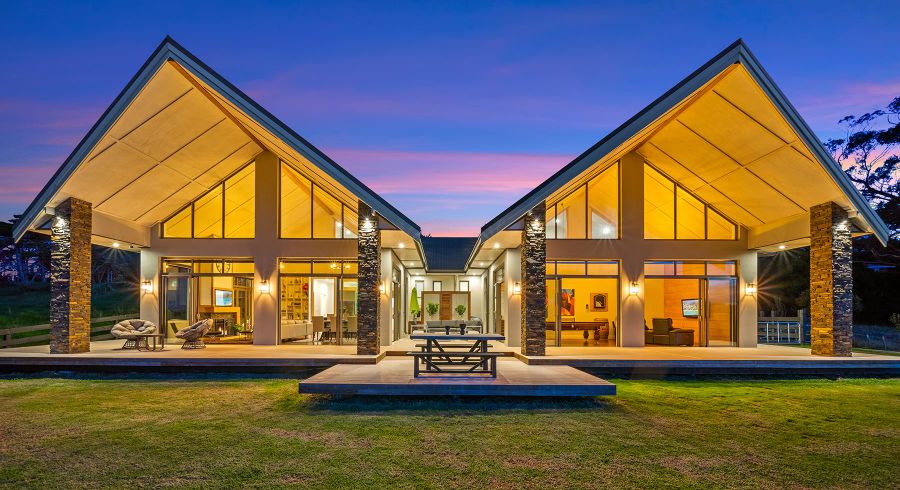  at 85 Spur Road, Stillwater, Silverdale