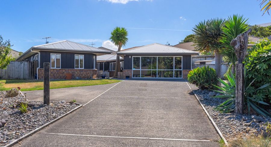  at 17 Ashleigh Way, Waikanae Beach, Waikanae