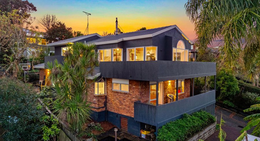  at 2/962 Beach Road, Torbay, North Shore City, Auckland