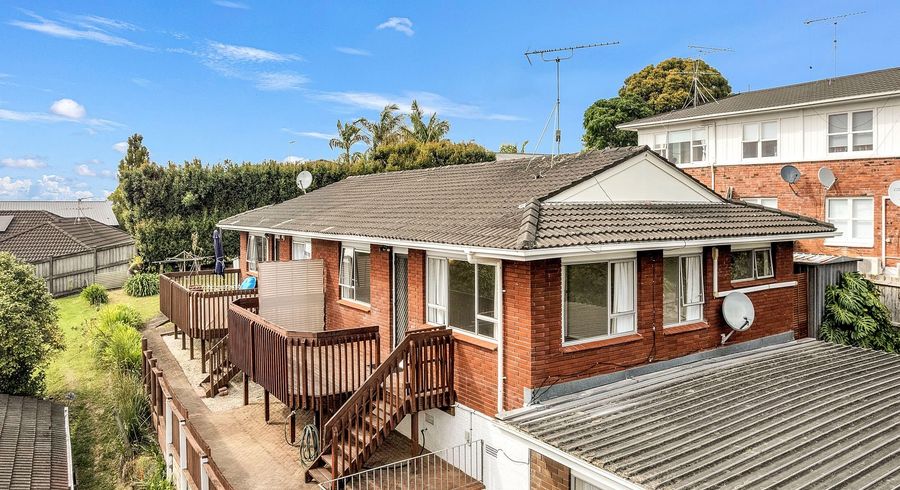  at 2/30 Simkin Avenue, Saint Johns, Auckland City, Auckland