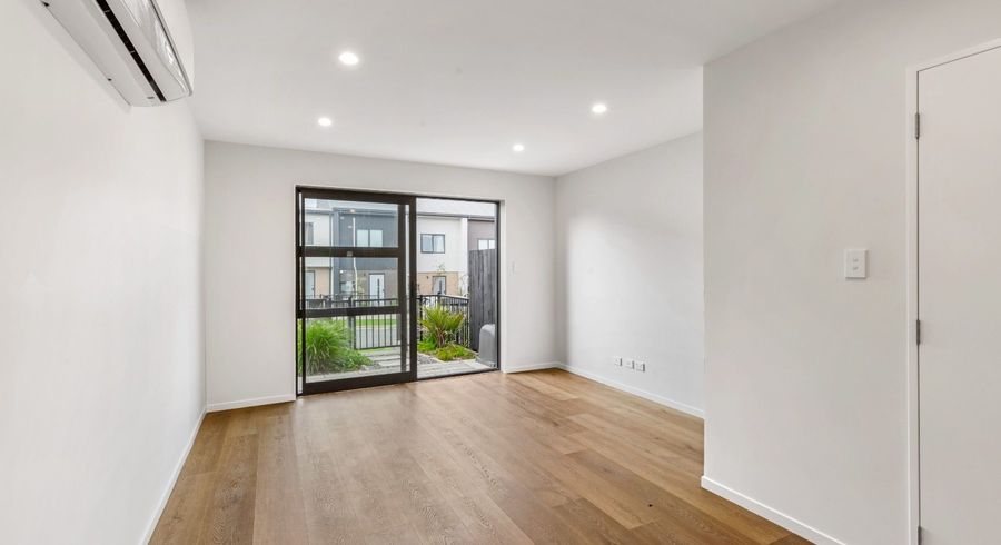  at 323 Glengarry Road, Glen Eden, Waitakere City, Auckland