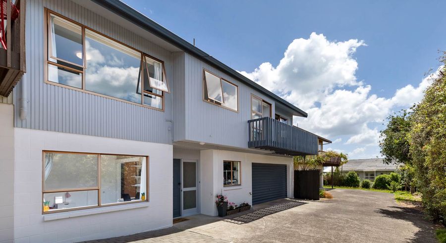  at 2/27 Rangitoto Terrace, Milford, Auckland