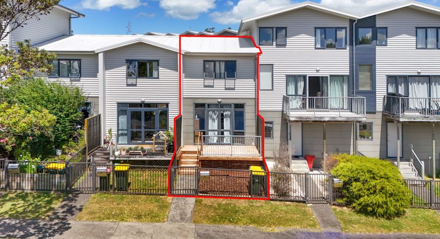  at 2/3 John Jennings Drive, Oteha, Auckland