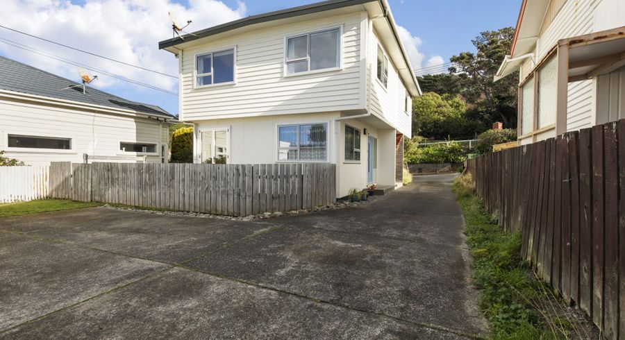  at 2/115 Queens Drive, Lyall Bay, Wellington, Wellington
