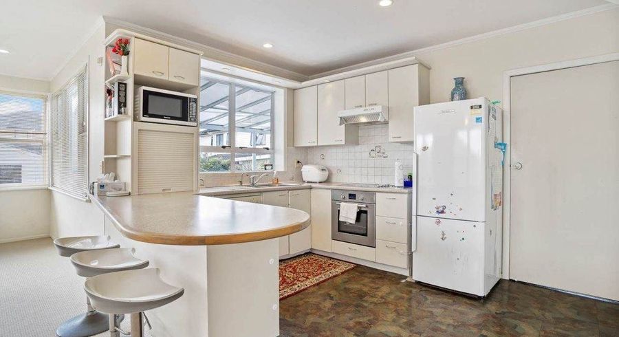  at 6 Hamilton Road, Papatoetoe, Auckland