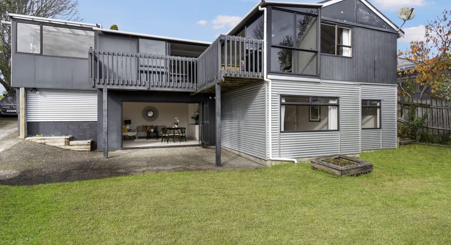  at 1/614 Beach Road, Browns Bay, Auckland