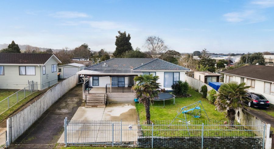  at 128 Shifnal Drive, Randwick Park, Auckland
