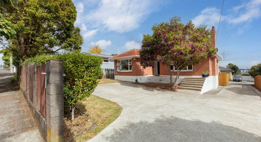  at 35 Sturges Road, Henderson, Waitakere City, Auckland