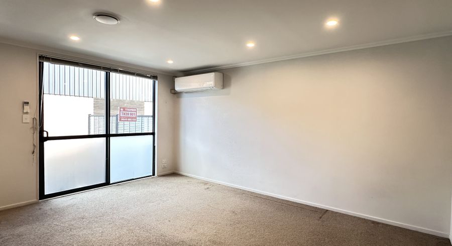 at 182 Flat Bush School Road, Manukau, Manukau City, Auckland