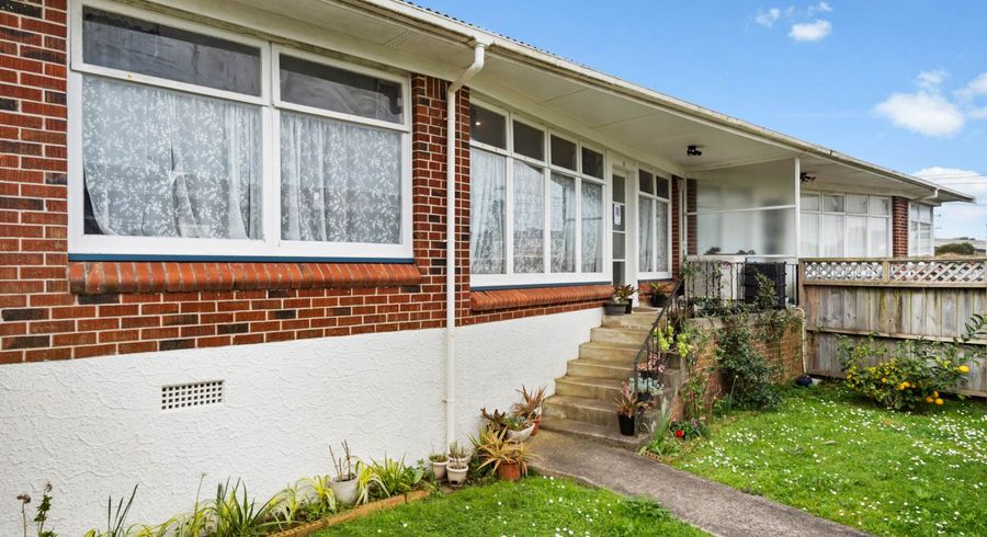  at 2/75 Melrose Road, Mount Roskill, Auckland