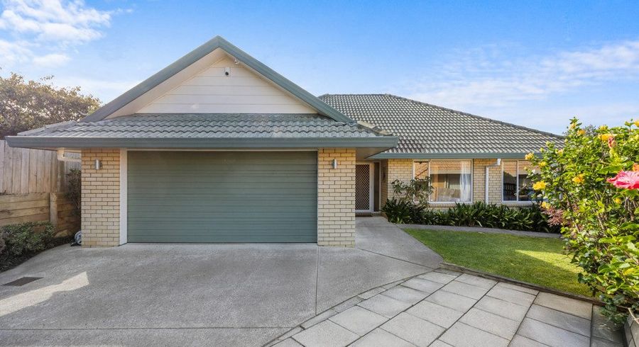 at 2/12 Pat O'Connor Place, The Gardens, Manukau City, Auckland