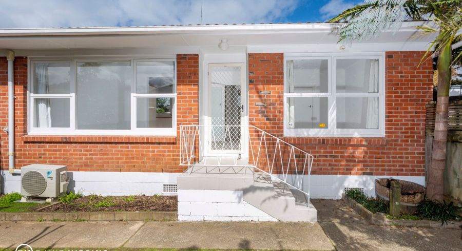  at 1/18 Evelyn Place, Hillcrest, North Shore City, Auckland