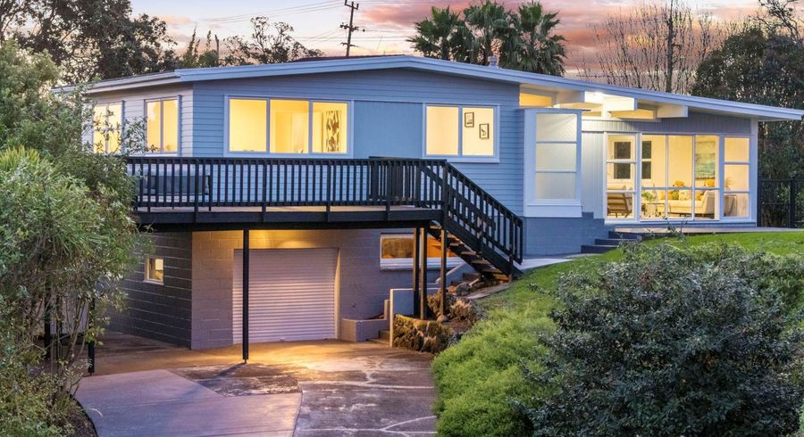  at 27  Cyclarama Crescent, Massey, Waitakere City, Auckland