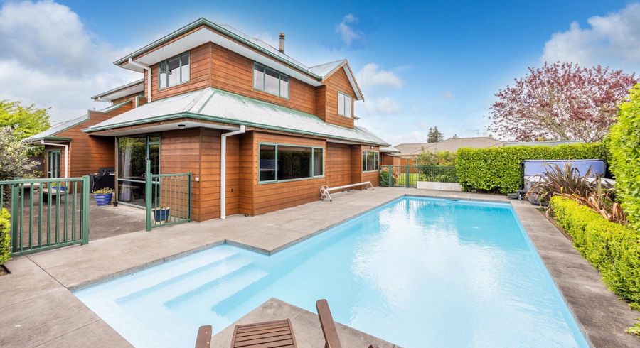  at 19 Parkside Drive, Huntington, Hamilton