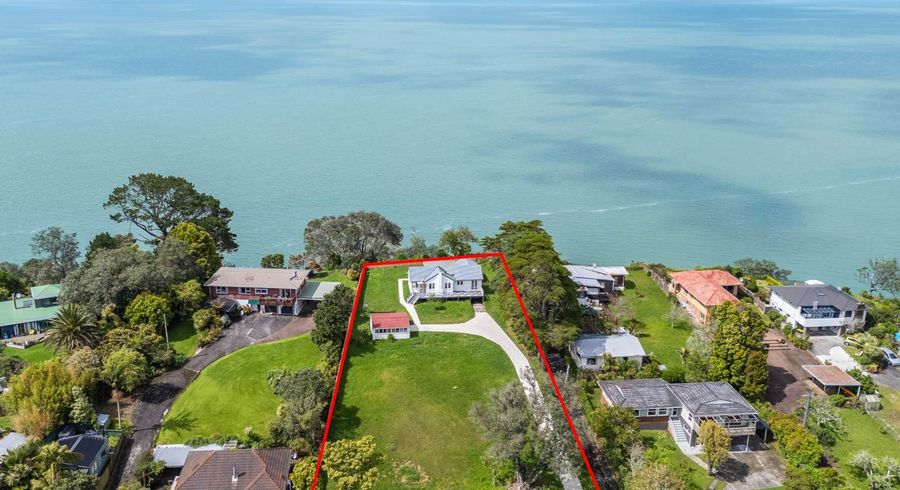  at 16 Cliff View Drive, Green Bay, Waitakere City, Auckland