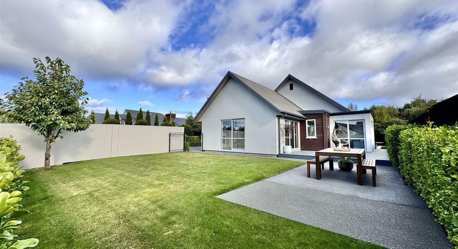  at 10 Lakebridge Place, Parklands, Christchurch