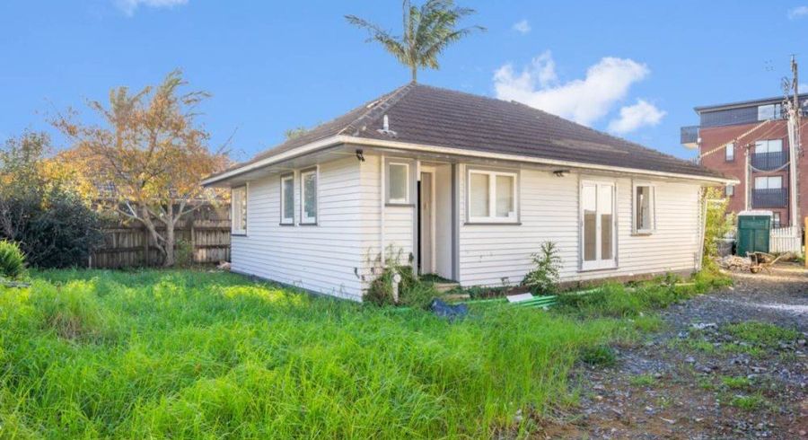  at 30 Smythe Road, Henderson, Auckland