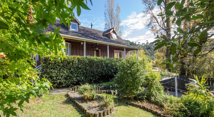  at 221 Laingholm Drive, Laingholm, Auckland