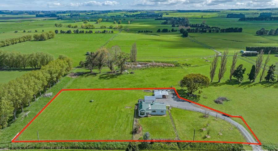  at 1865 Kimbolton Road, Kiwitea