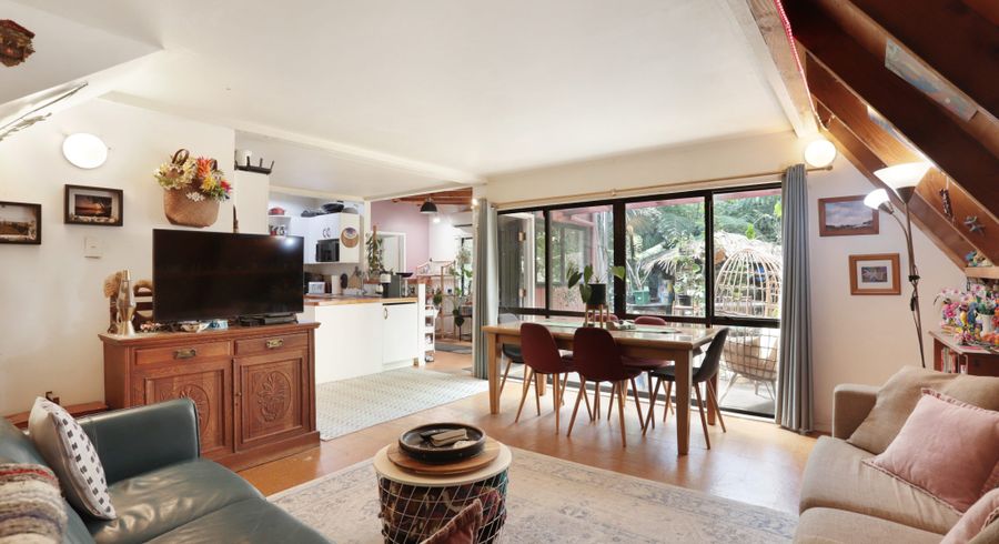  at 828 West Coast Road, Oratia, Waitakere City, Auckland