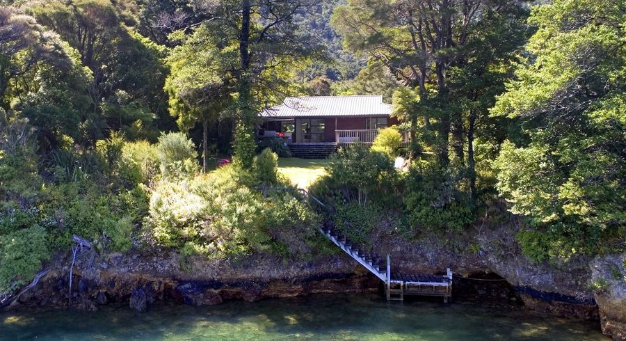  at 19 Kamahi Road, Tennyson Inlet