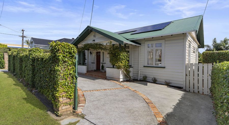  at 173 Lake Road, Belmont, Auckland