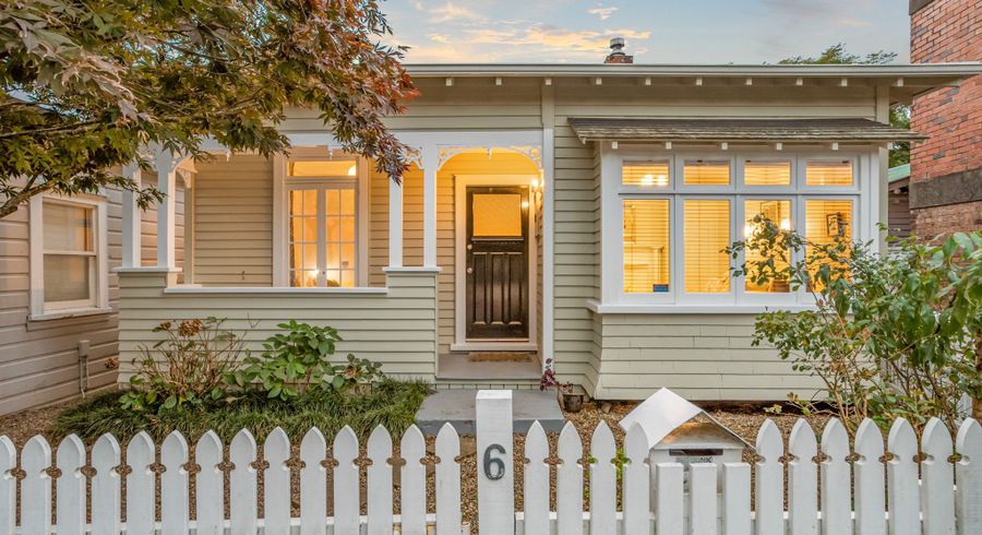  at 6 Graysons Lane, Mount Eden, Auckland